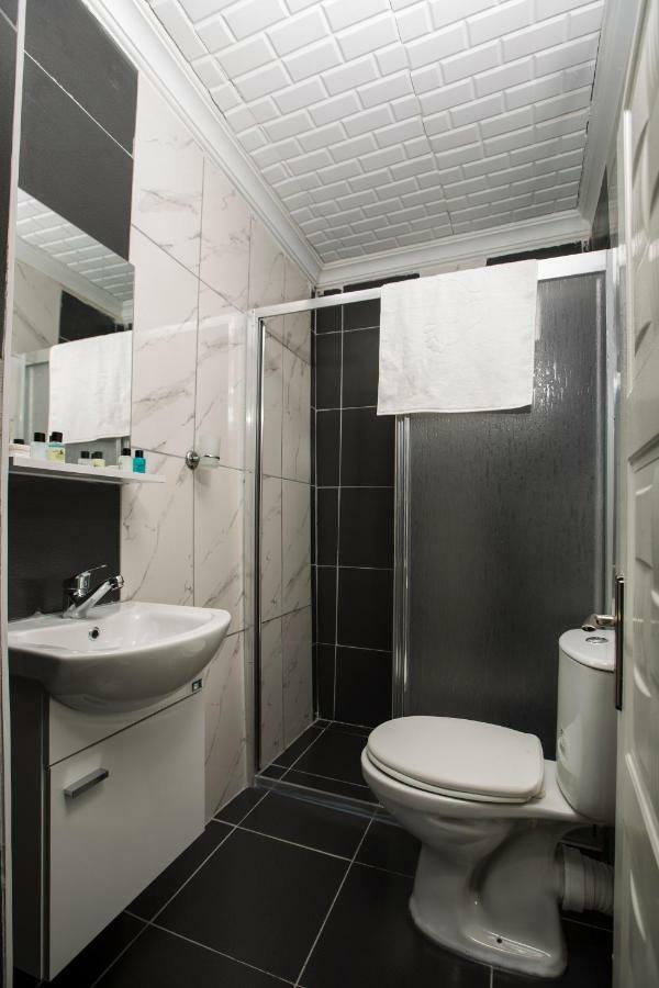 Royal Family Hotel Istanbul Bagian luar foto