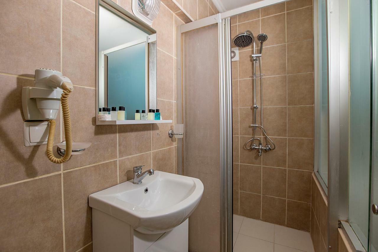 Royal Family Hotel Istanbul Bagian luar foto
