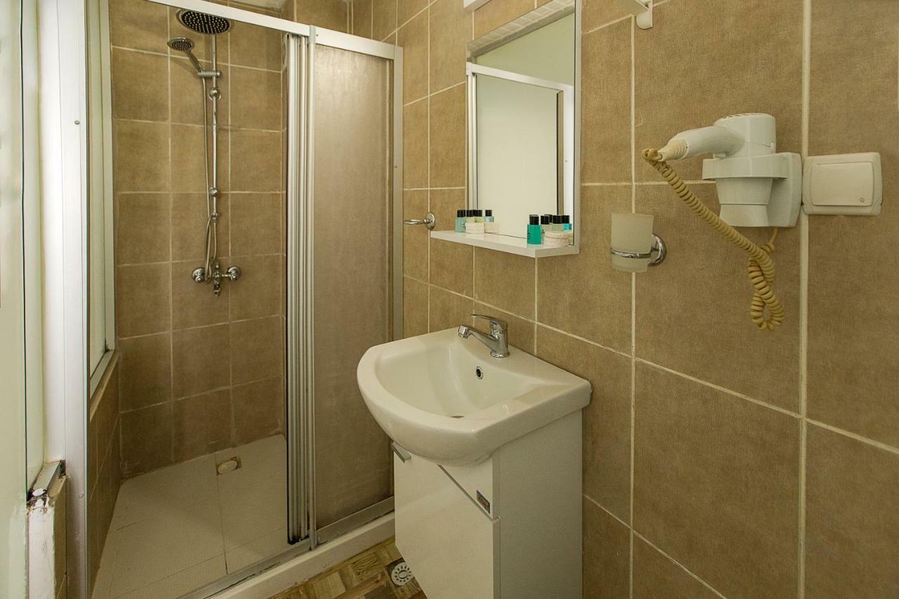 Royal Family Hotel Istanbul Bagian luar foto