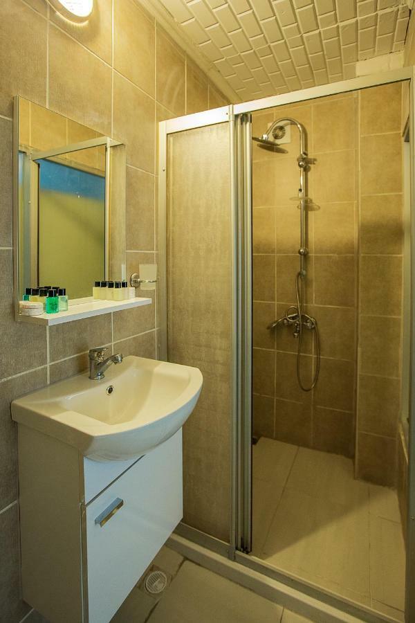 Royal Family Hotel Istanbul Bagian luar foto