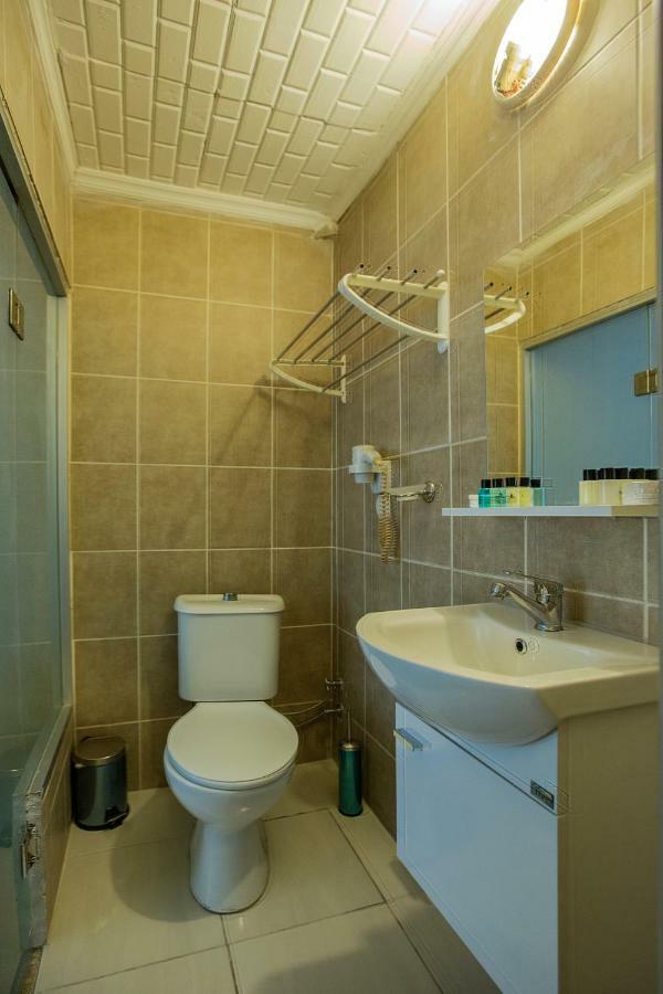 Royal Family Hotel Istanbul Bagian luar foto
